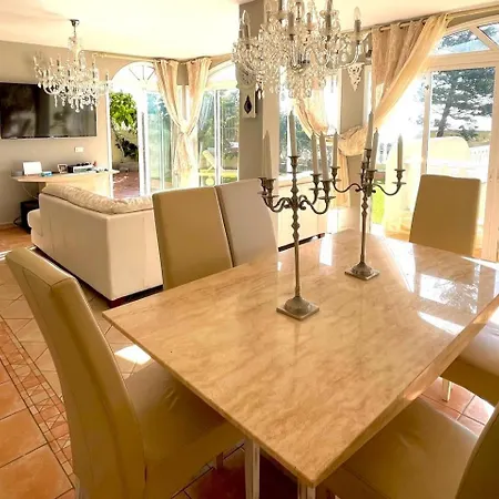 - Sleeps 4 - Jacuzzi - Garden - Pet Friendly فيلة *