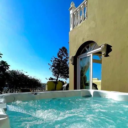 - Sleeps 4 - Jacuzzi - Garden - Pet Friendly فيلة El Médano