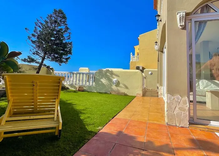 - Sleeps 4 - Jacuzzi - Garden - Pet Friendly