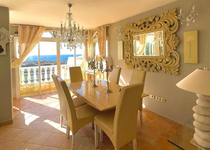 - Sleeps 4 - Jacuzzi - Garden - Pet Friendly * El Médano