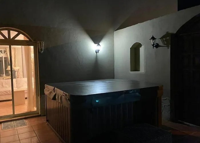 - Sleeps 4 - Jacuzzi - Garden - Pet Friendly Villa El Médano